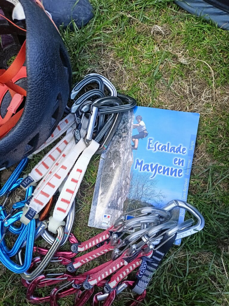 Saulges : une journée falaise en Mayenne